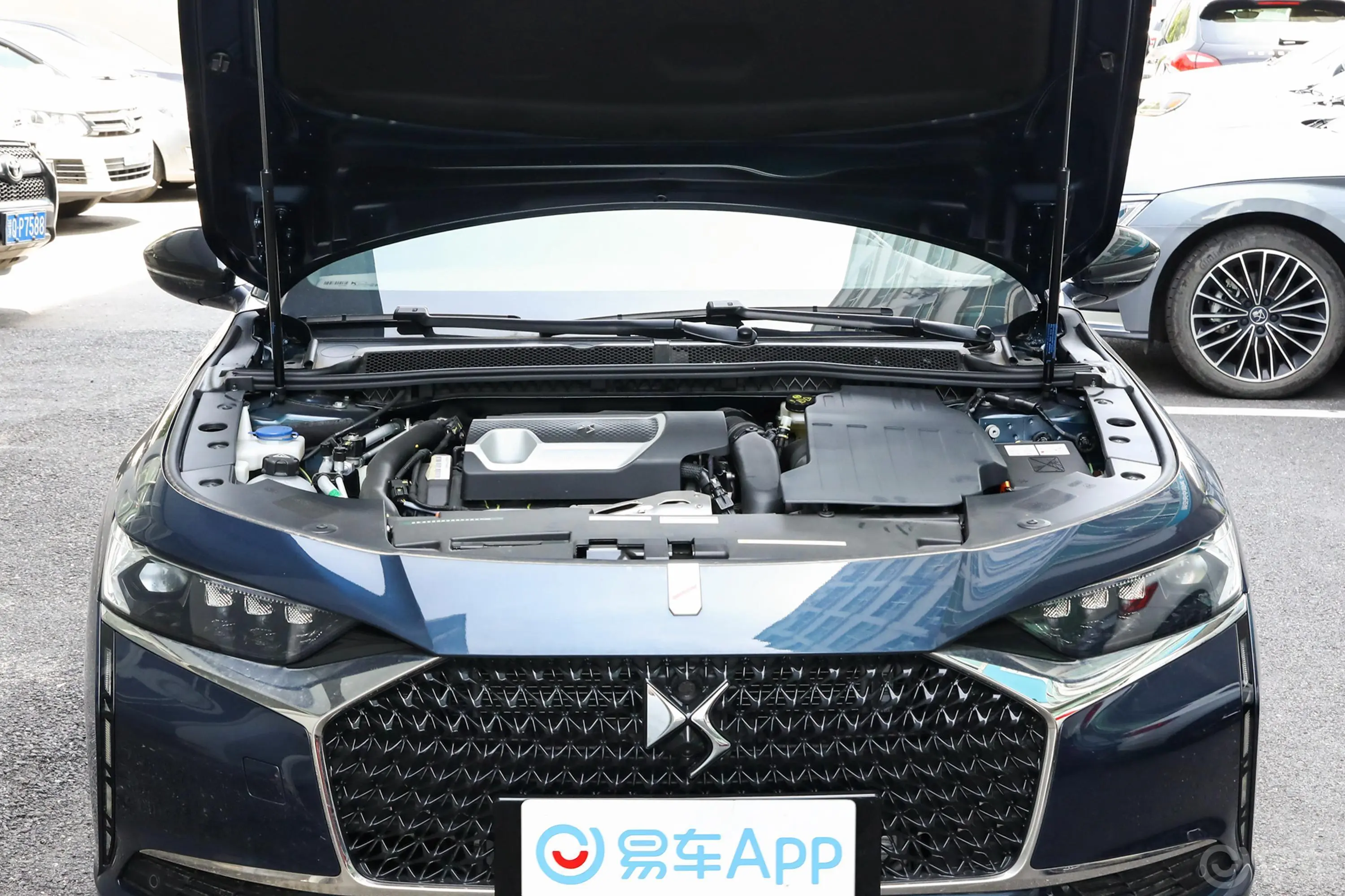 DS 9 E-TENSE1.6T 歌剧院版发动机舱整体