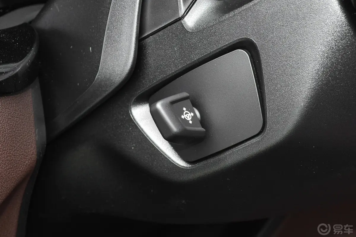 宝马5系改款二 530Li 尊享型 M运动套装方向盘调节