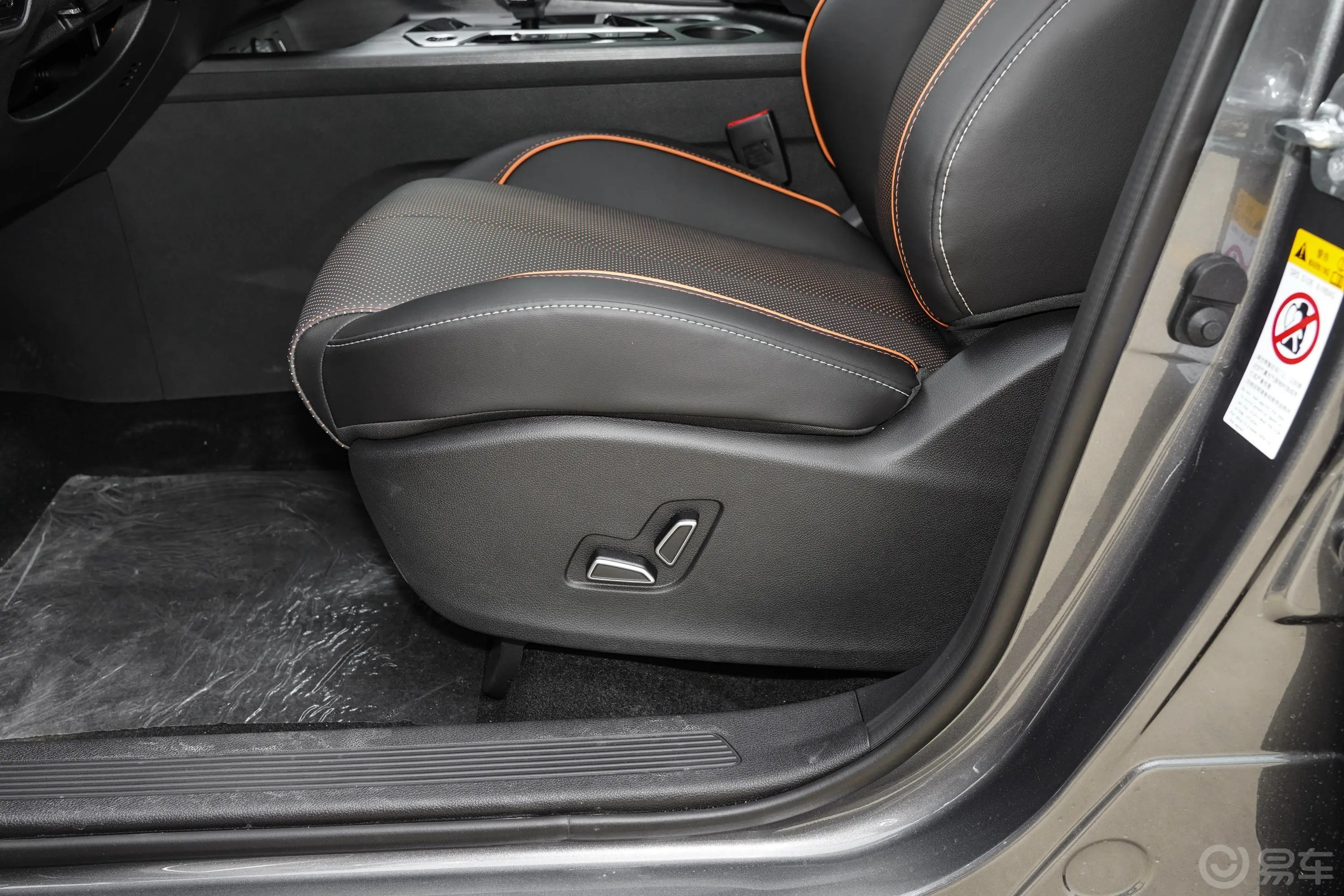 长安欧尚X7 PLUS蓝鲸版 1.5T 双离合智尊型 7座主驾座椅调节