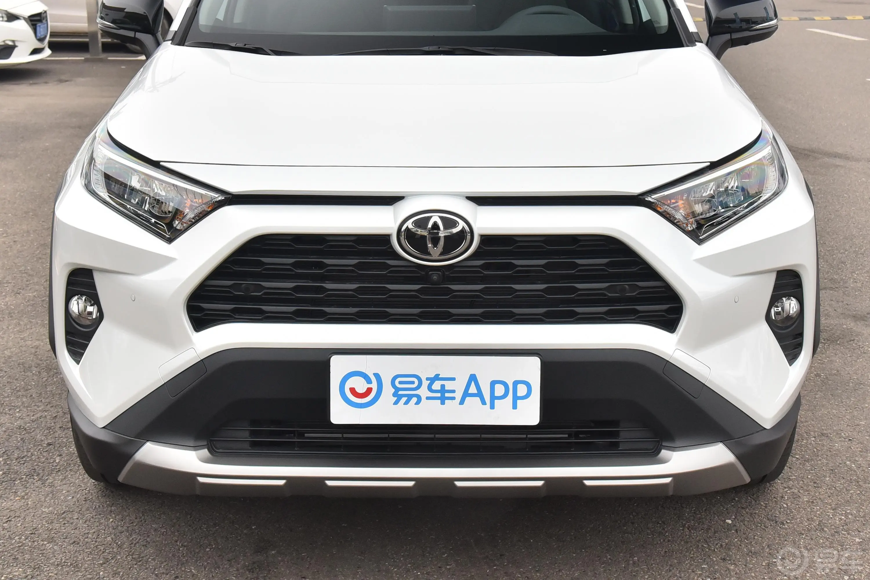 RAV4荣放2.0L CVT四驱风尚PLUS版外观细节