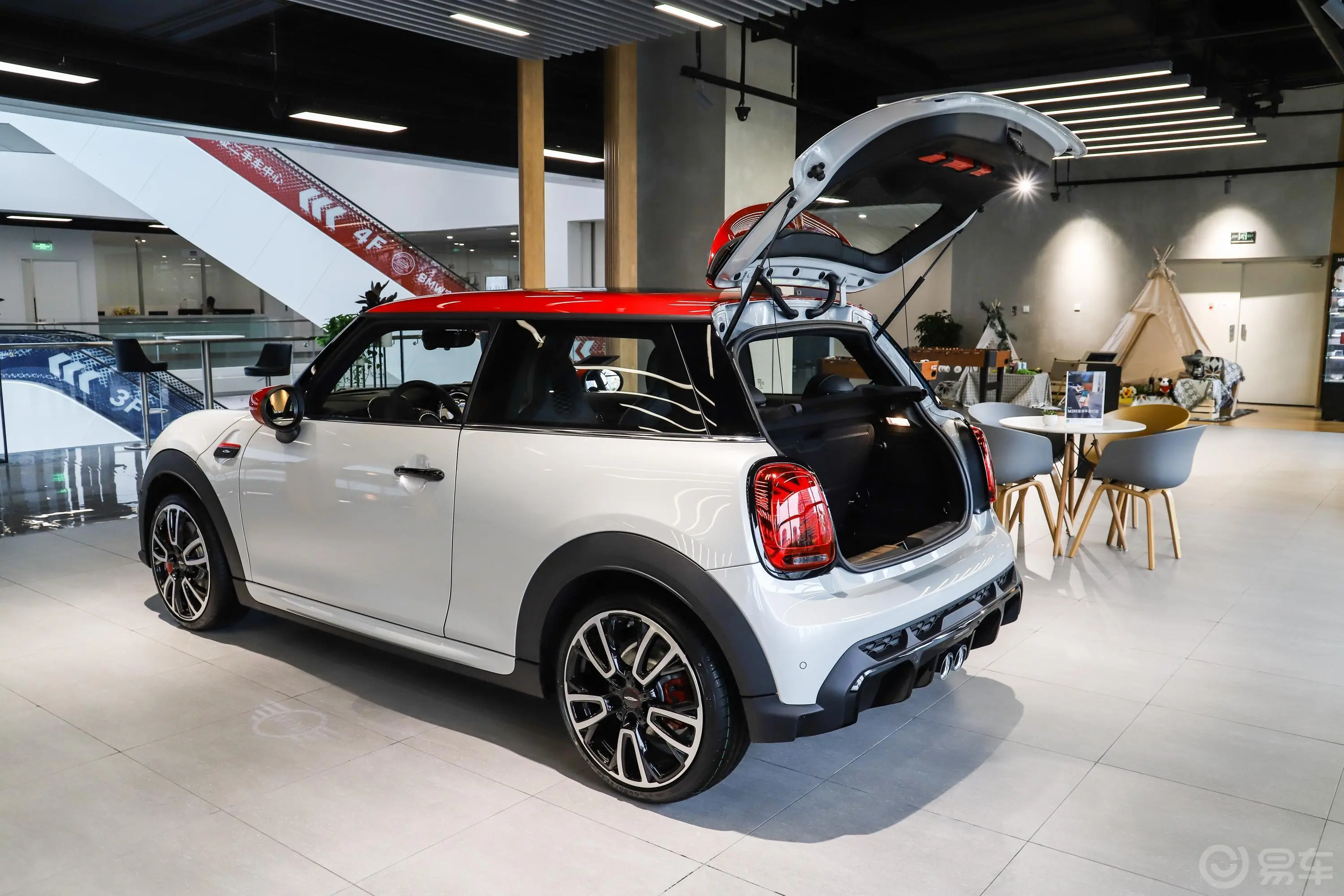 MINI JCW2.0T JOHN COOPER WORKS ALL-IN空间