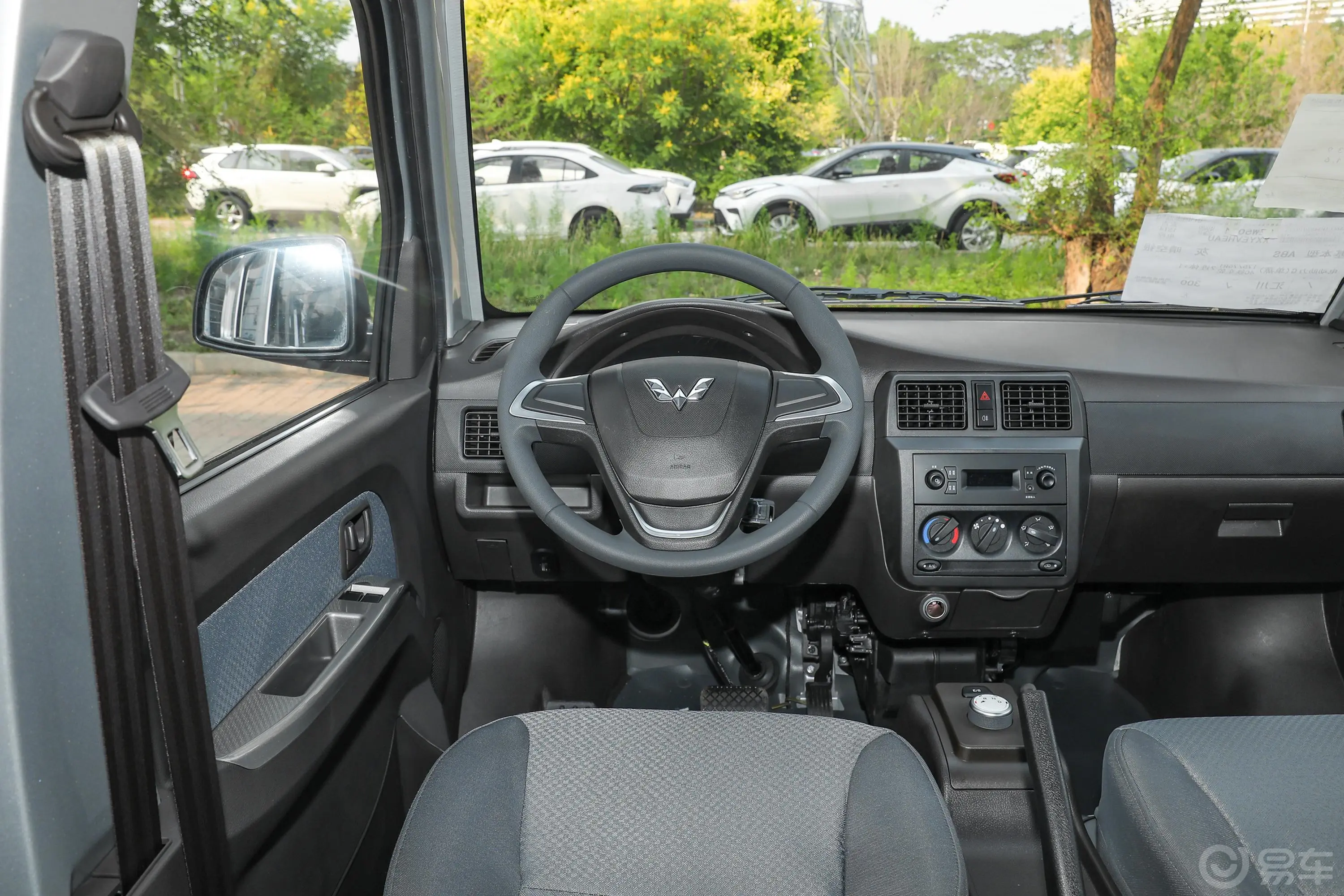 五菱荣光EV300km 封窗版基本型 鹏辉电池 5座驾驶位区域