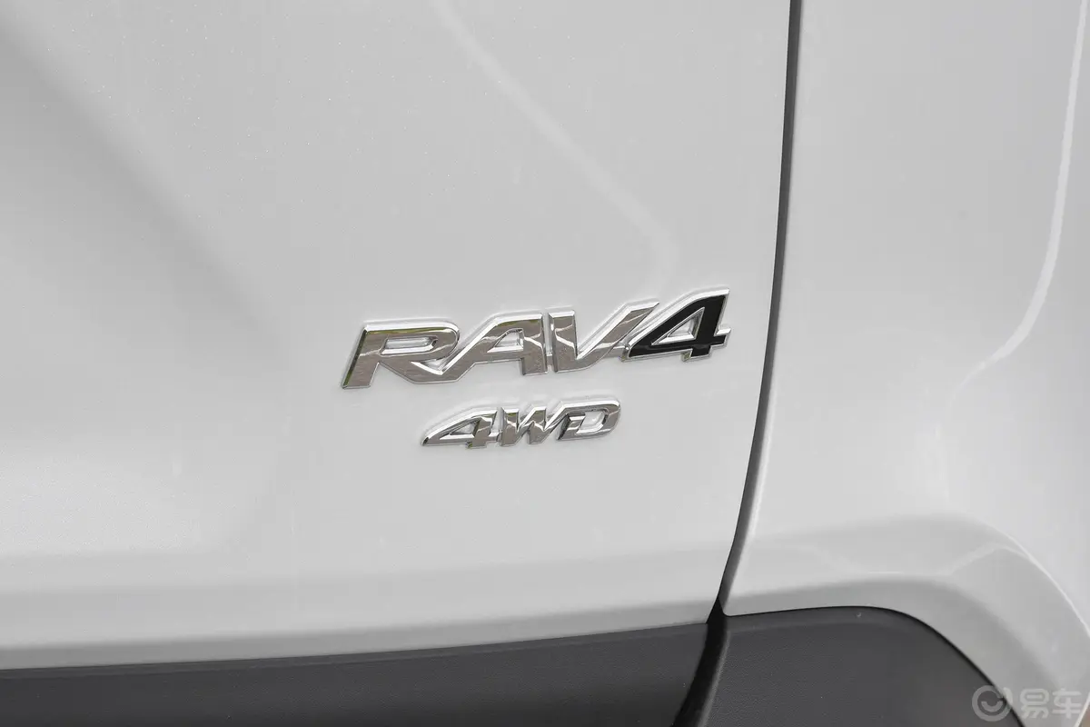 RAV4荣放2.0L CVT四驱风尚版外观细节
