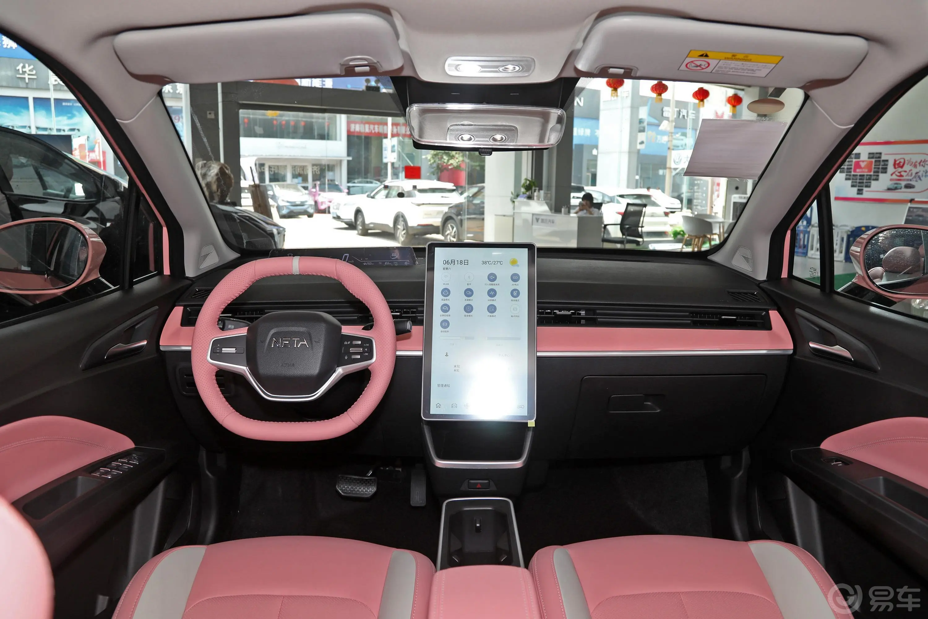 哪吒V潮 400 Lite 粉色定制款 三元锂驾驶员座椅