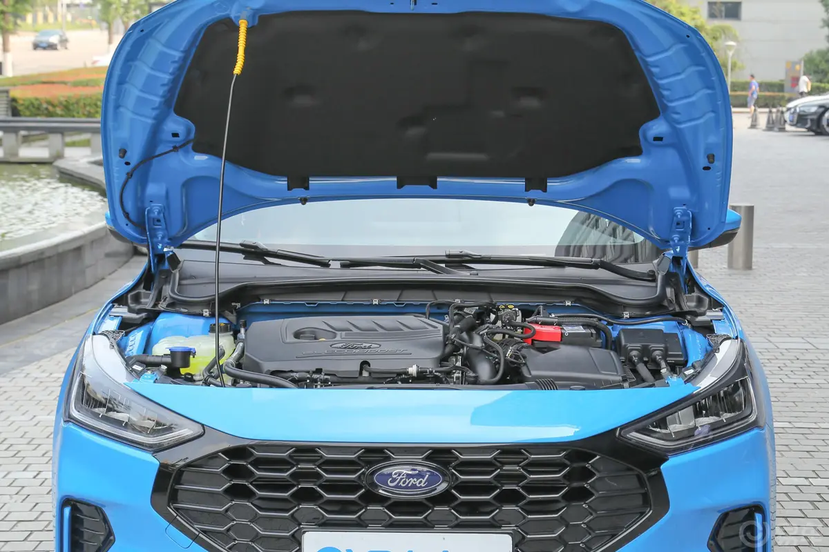 福克斯三厢 EcoBoost180 竞速版发动机舱整体