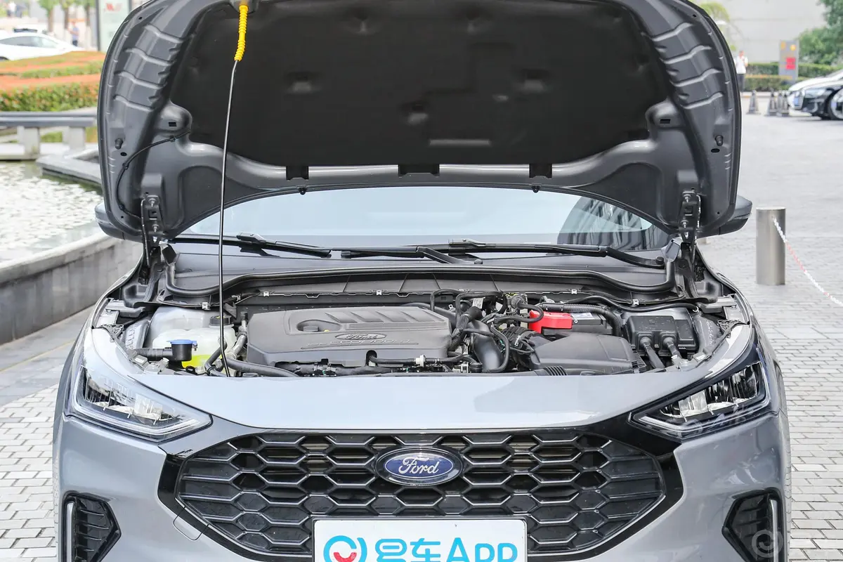 福克斯三厢 EcoBoost180 竞速版发动机舱整体