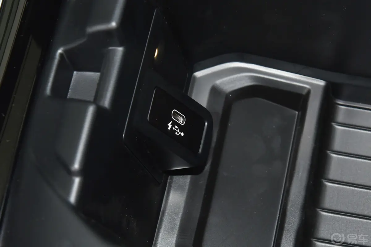 宝马X4改款 xDrive30i M运动曜夜套装中控