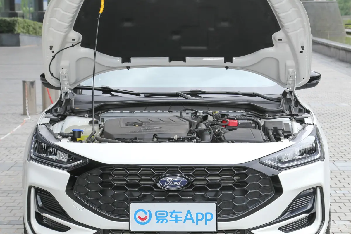 福克斯三厢 EcoBoost 180 ST-Line发动机舱整体