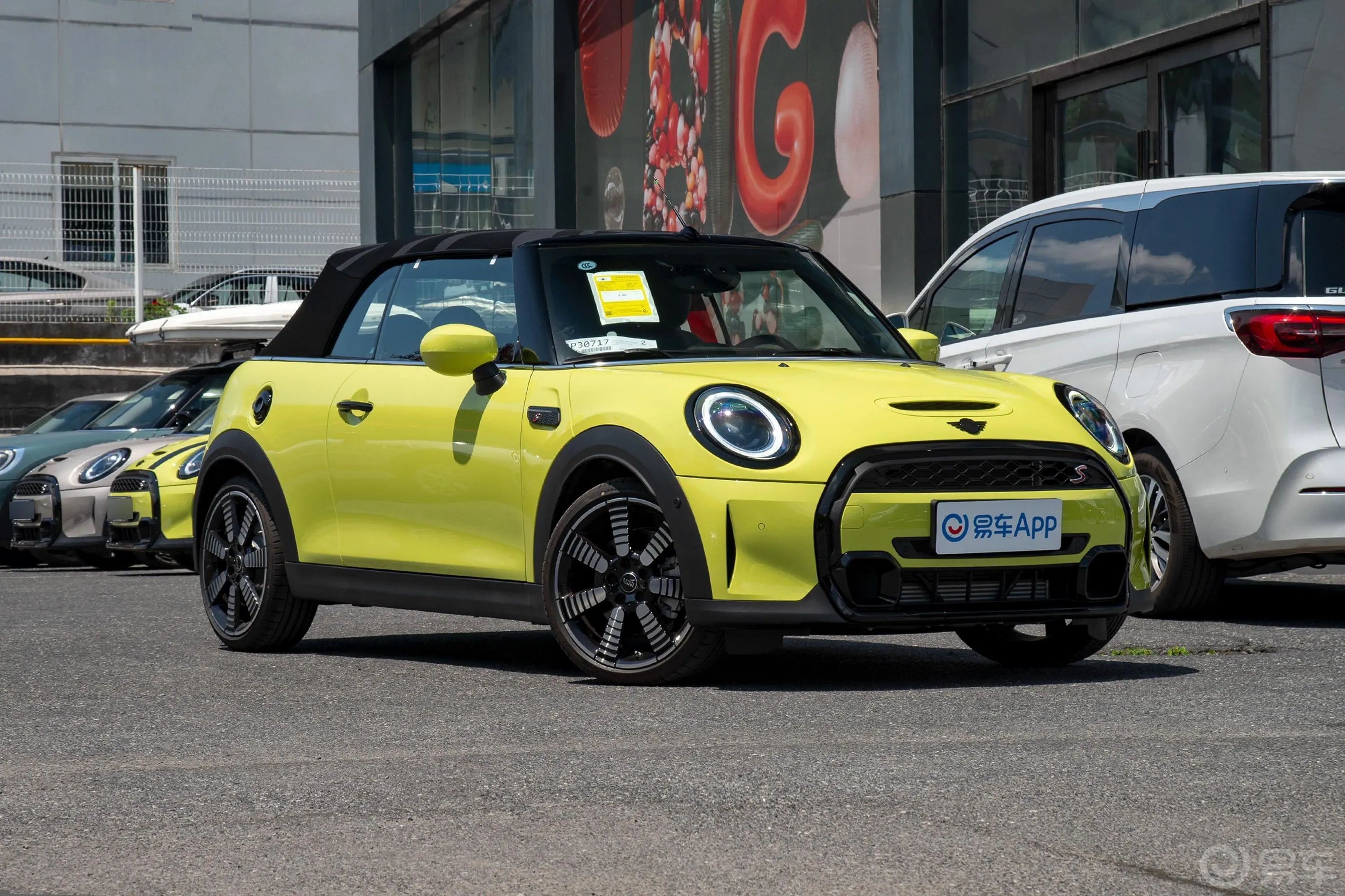 MINI CABRIO2.0T COOPER S CABRIO 艺术家侧前45度车头向右水平