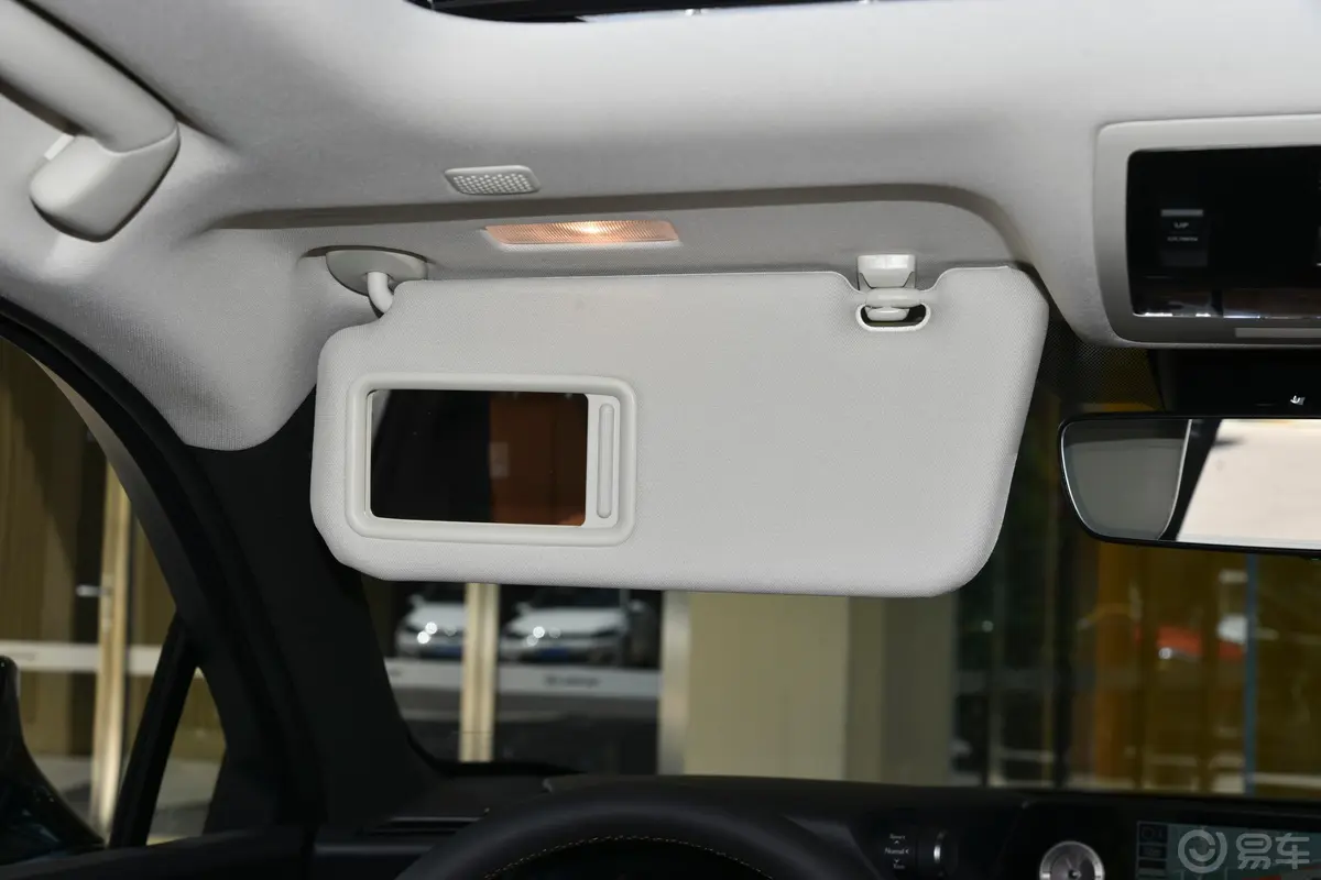 雷克萨斯UX改款 260h 探·享版驾驶位遮阳板