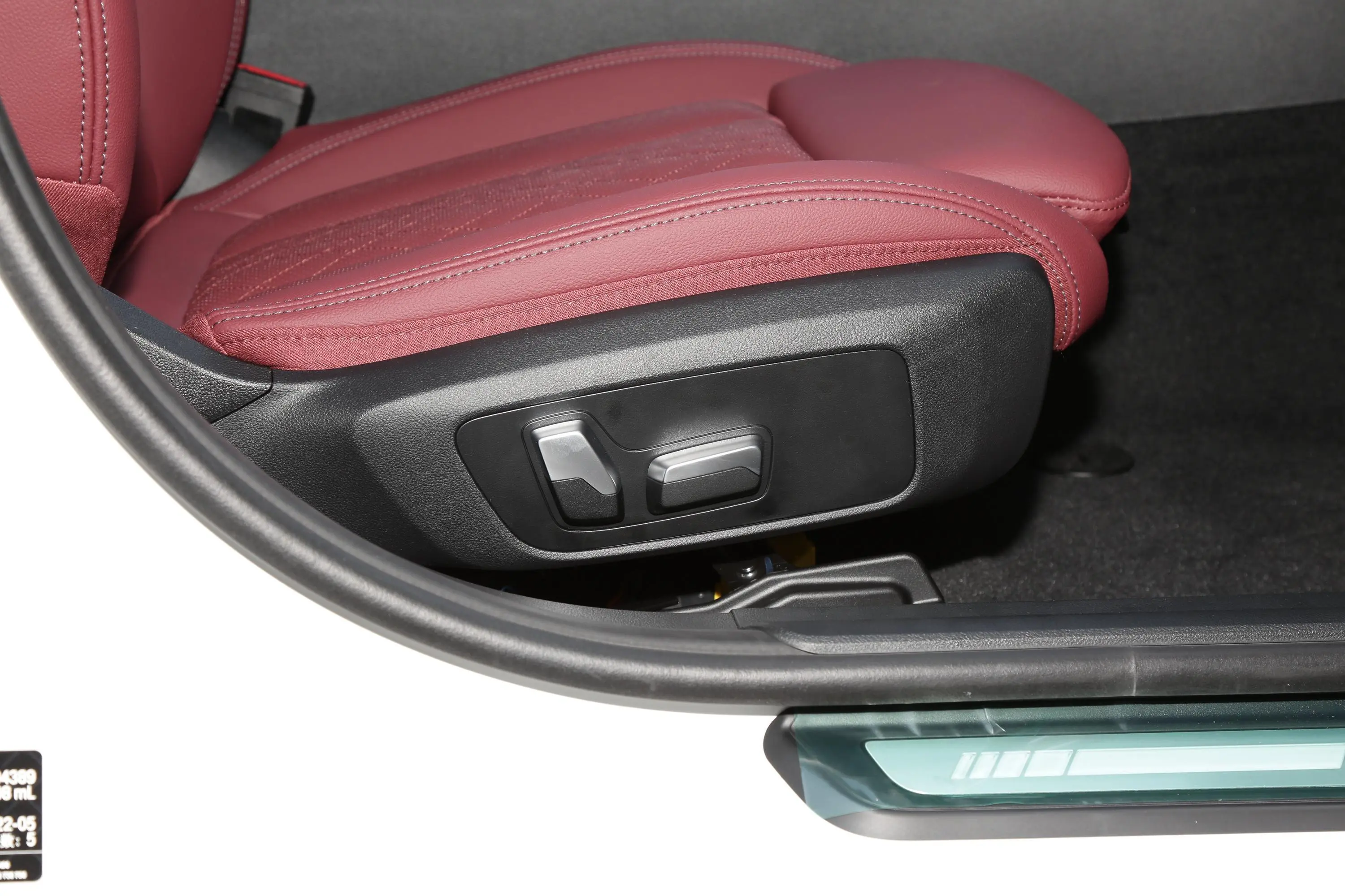 宝马3系改款 330Li xDrive M运动曜夜套装副驾座椅调节