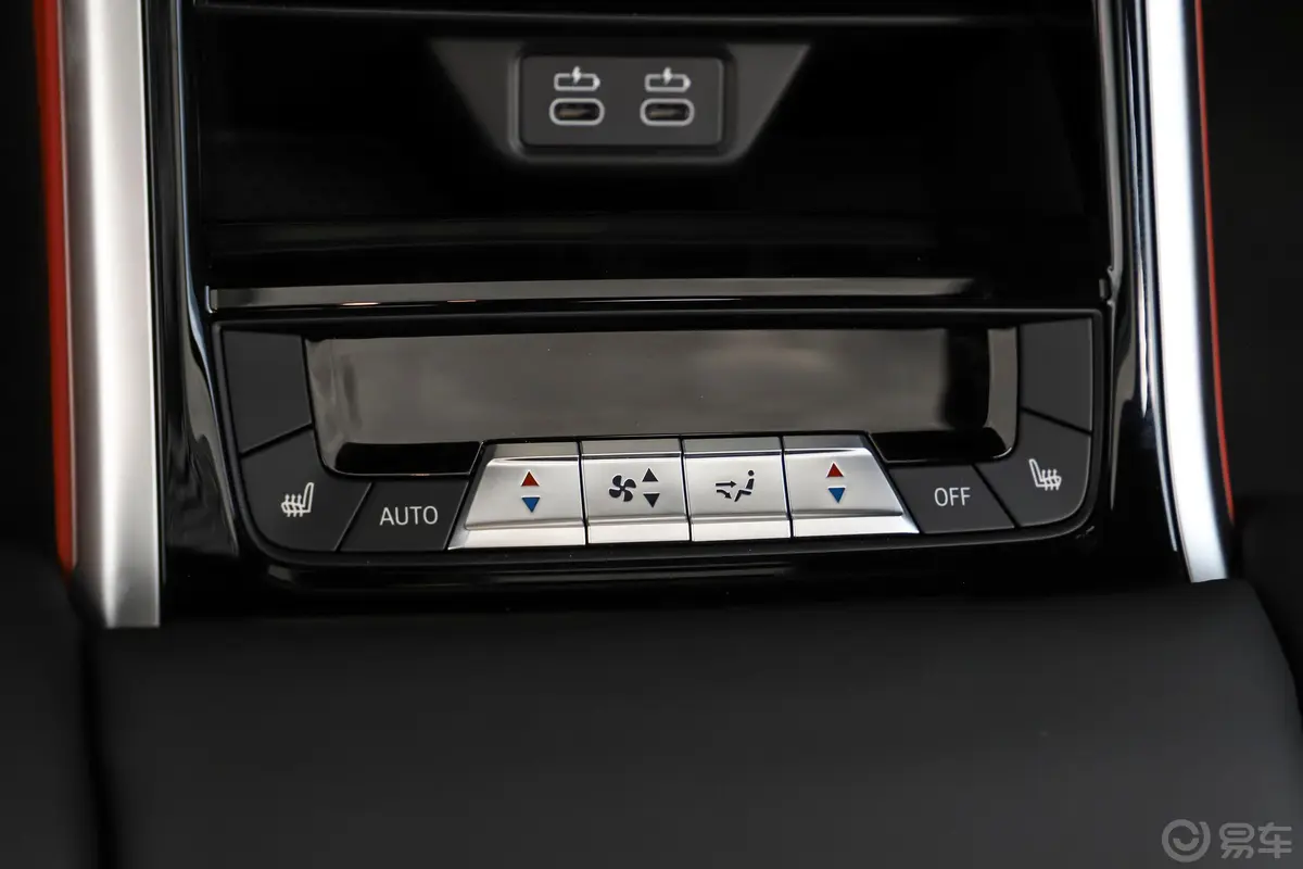 宝马8系四门轿跑车 840i xDrive M运动套装后排空调控制键