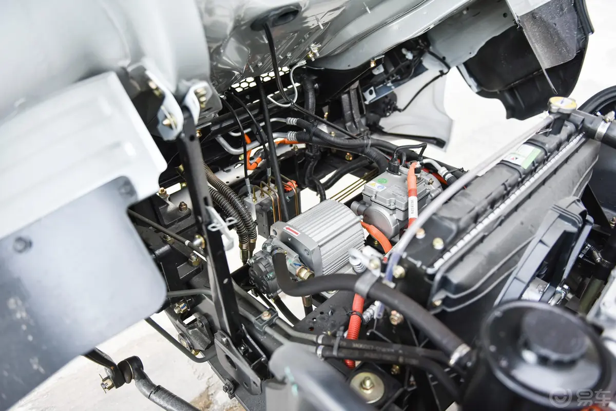 凯普特K6 EVEV350 4.13米单排厢式发动机特写