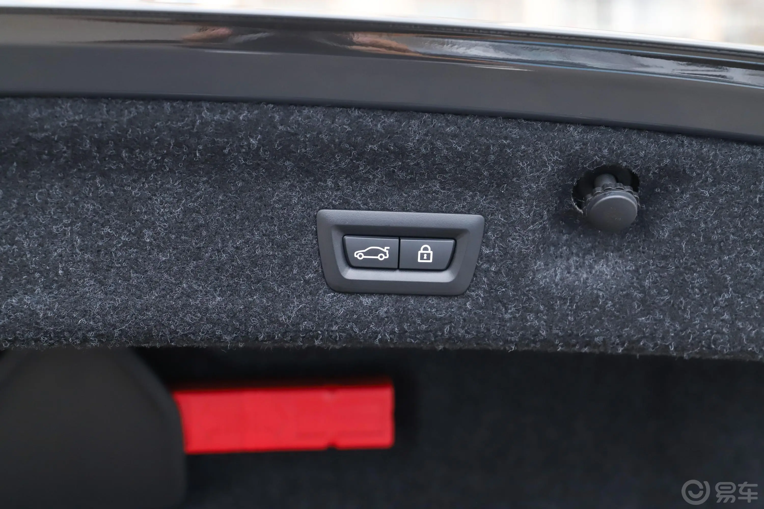 宝马4系改款2 双门轿跑车 430i M运动曜夜套装电动尾门按键（手动扶手）