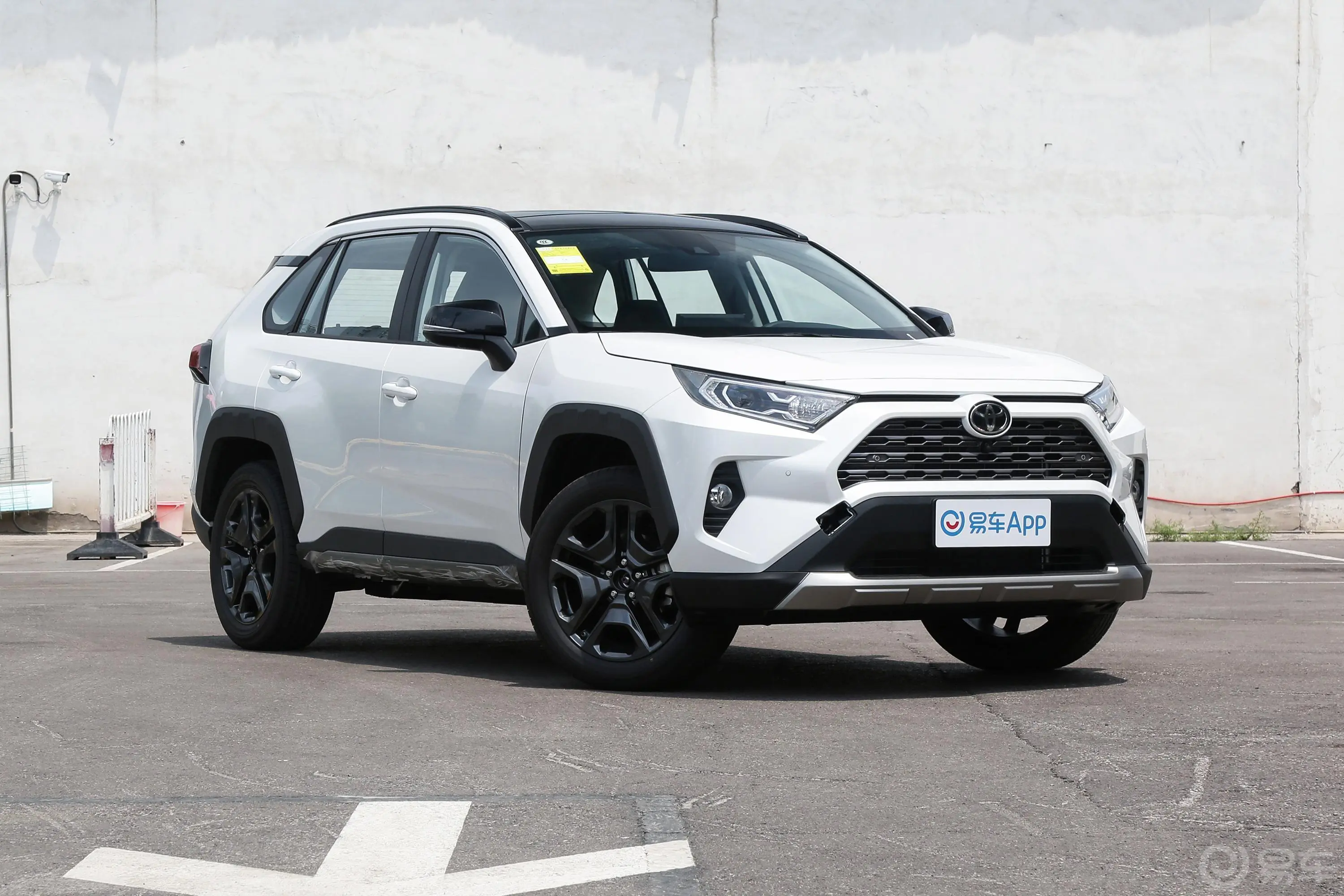 RAV4荣放2.0L CVT四驱尊贵版发动机特写