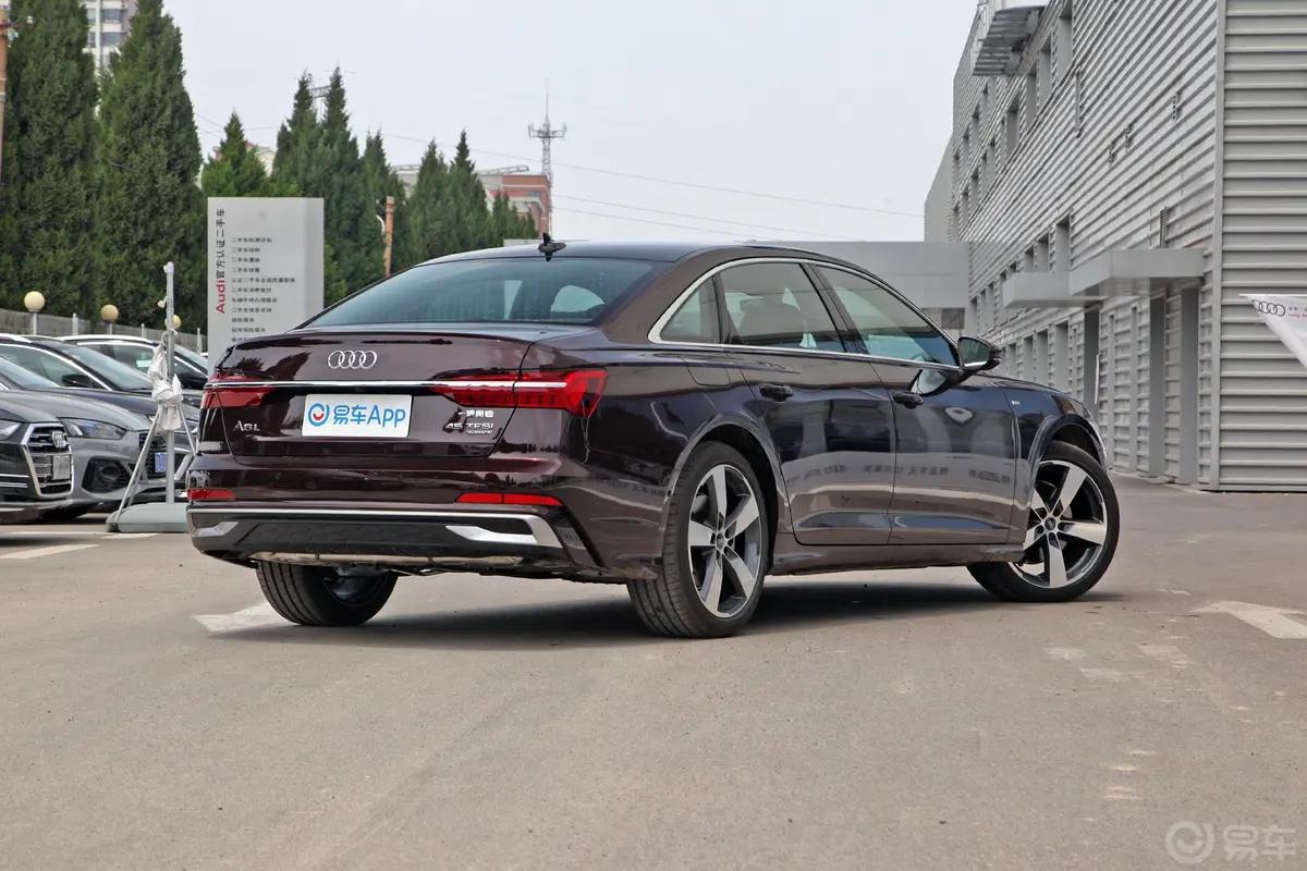 奥迪A6L45 TFSI quattro 臻选动感型侧后45度车头向右水平