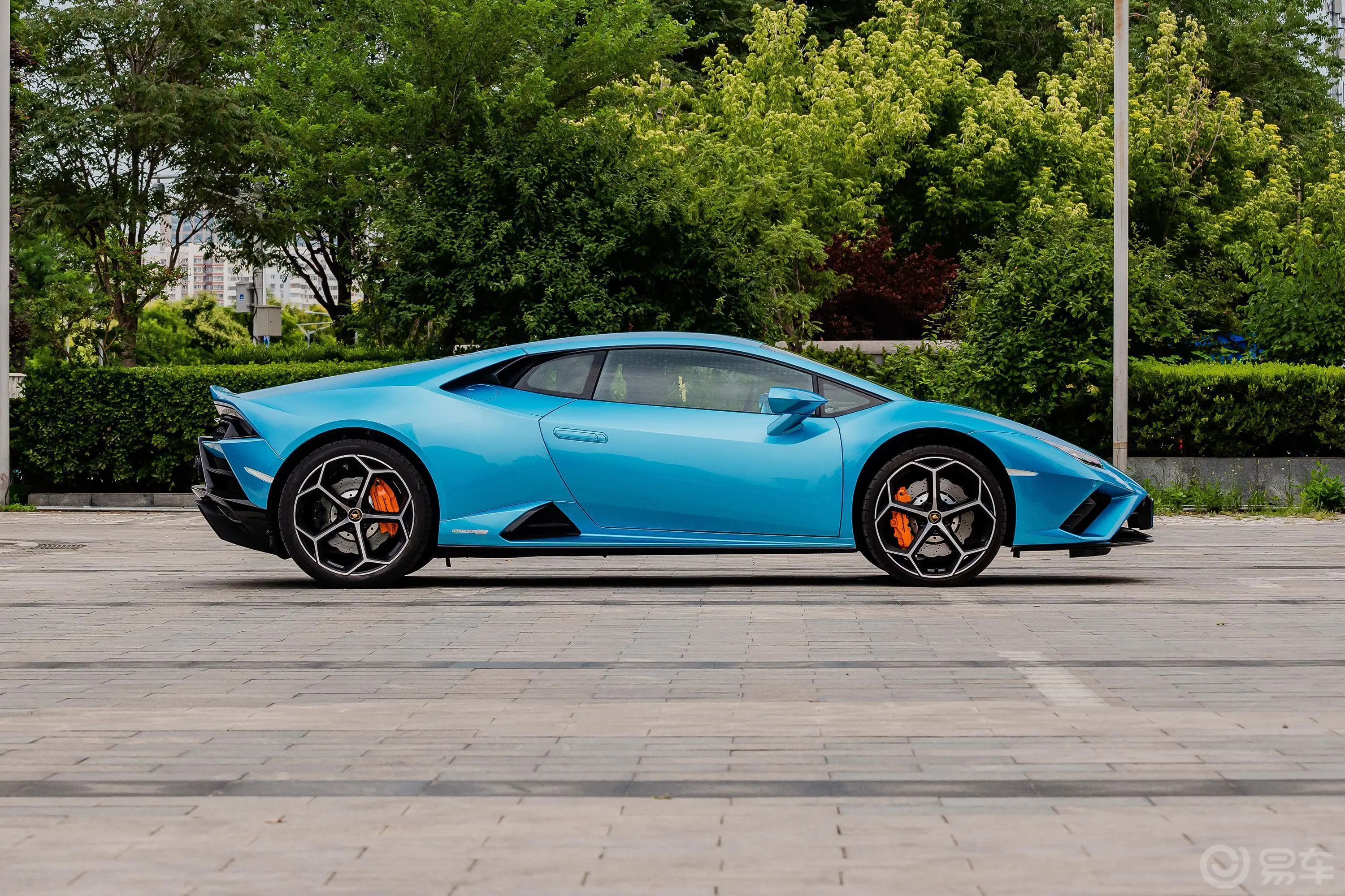 Huracán5.2L EVO RWD正侧车头向右水平