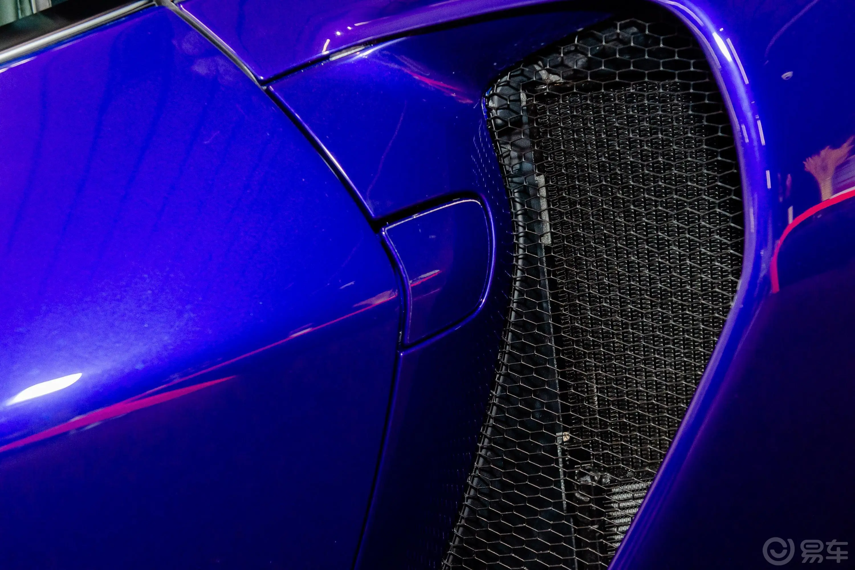迈凯伦GT4.0T 霓虹光谱主题驾驶员侧前门把手