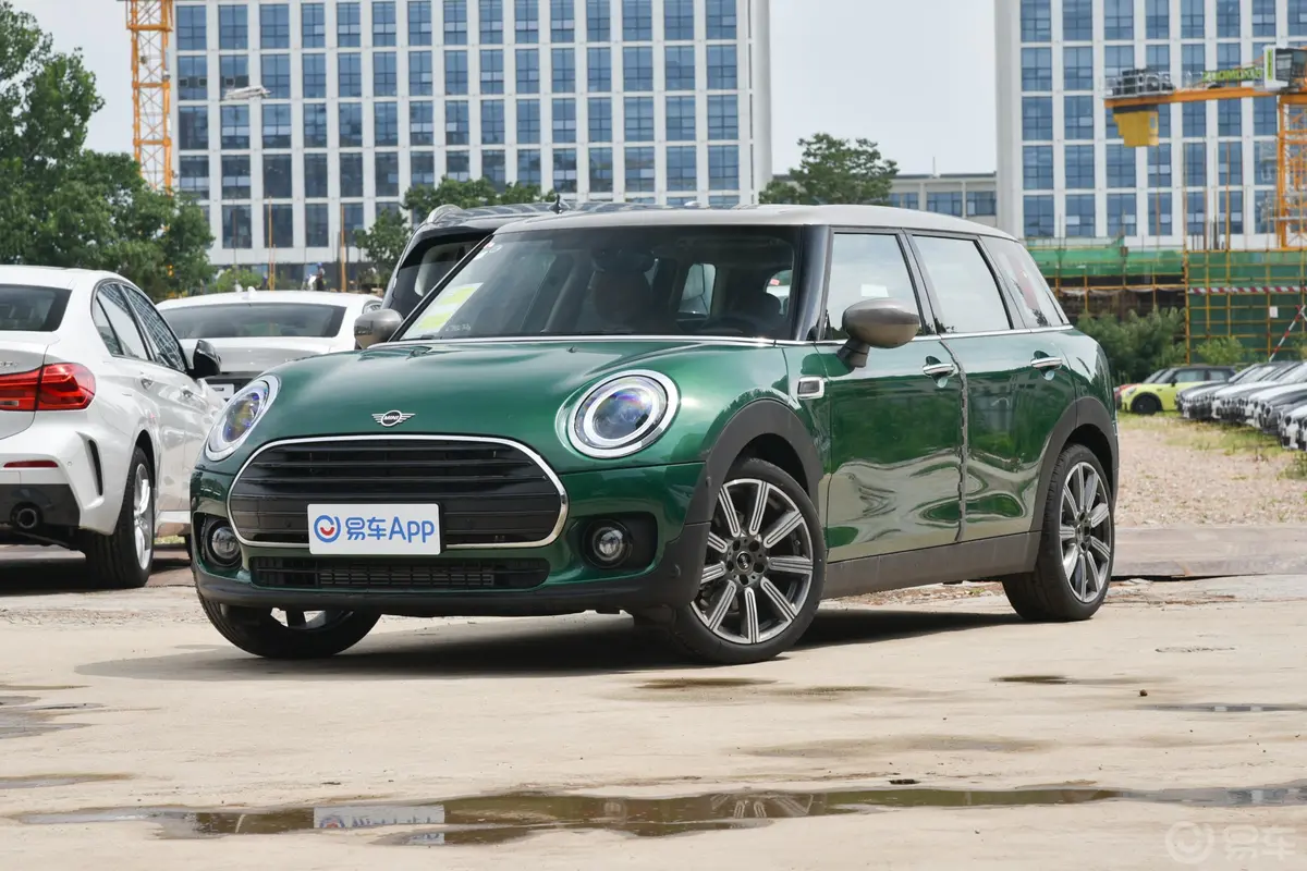 MINI CLUBMAN2.0T COOPER S 鉴赏家侧前45度车头向左水平