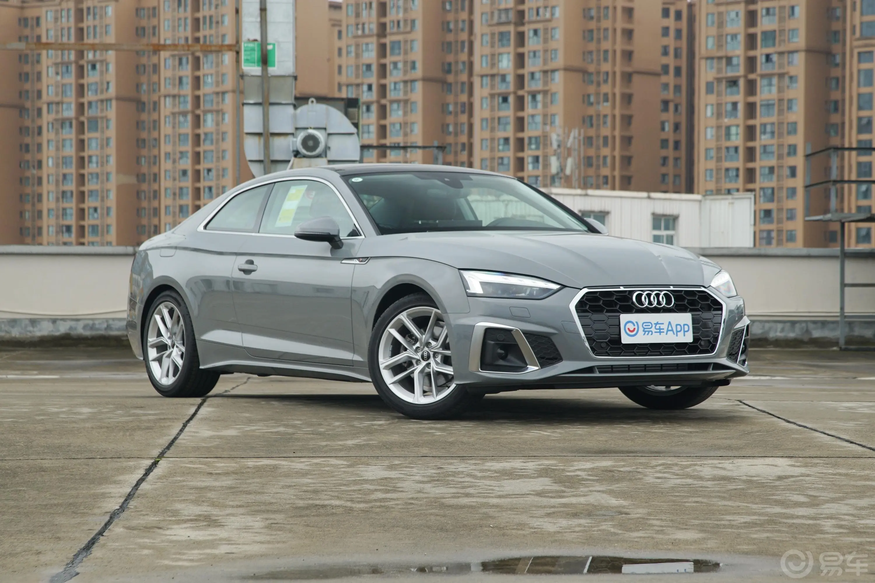 奥迪A5Coupe 40 TFSI 时尚动感型正后水平