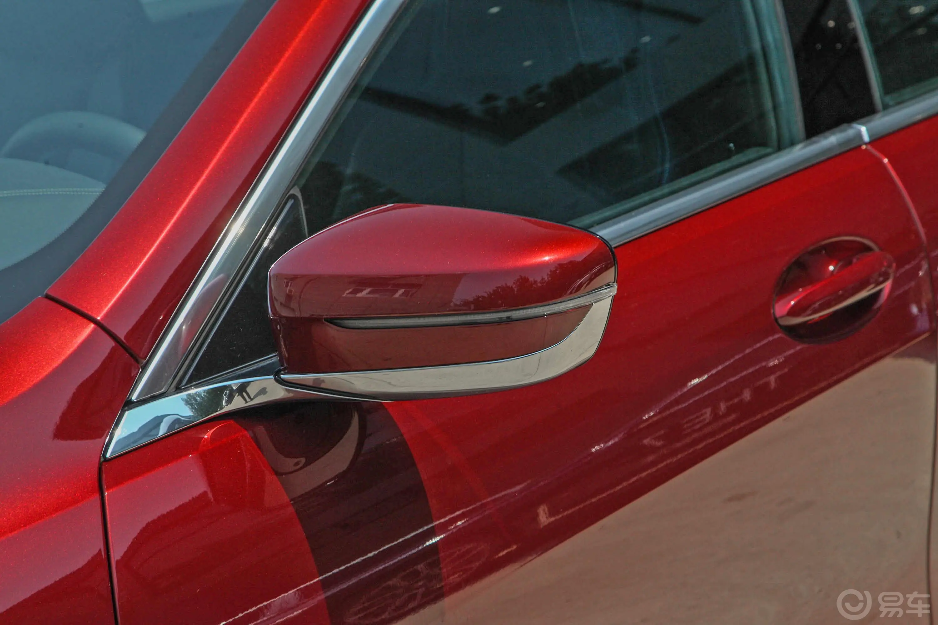 宝马8系四门轿跑车 840i M运动套装主驾驶后视镜背面