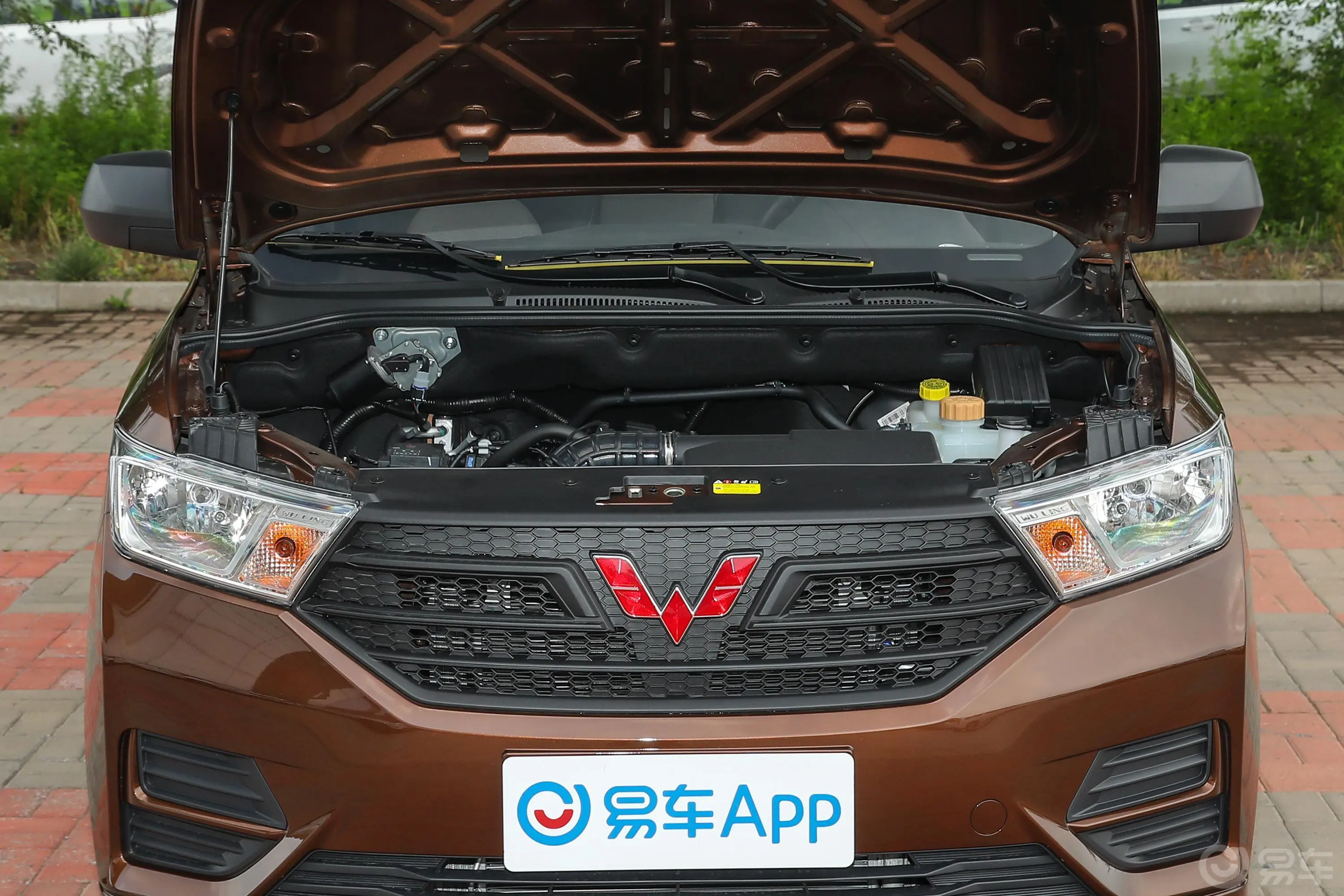 五菱宏光S1.5L 手动基本型发动机舱整体