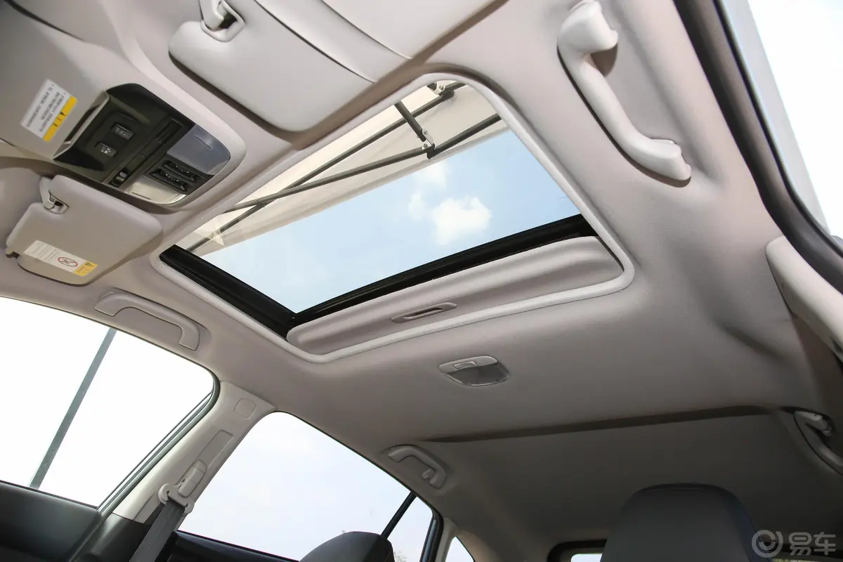 斯巴鲁XV2.0i AWD豪华版EyeSight天窗内拍关闭