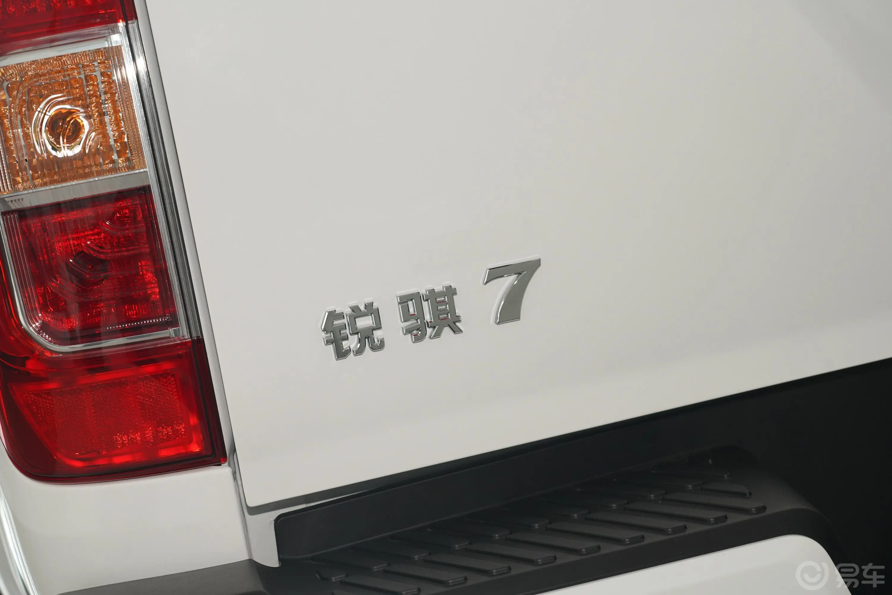 锐骐72.3T 自动两驱长货箱标准型 柴油外观细节