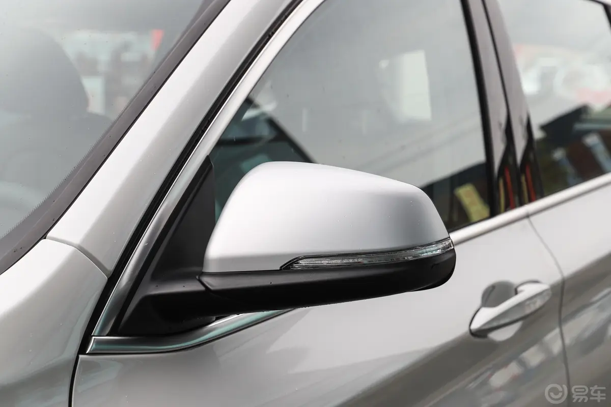 宝马X1改款 xDrive25Li 尊享型主驾驶后视镜背面