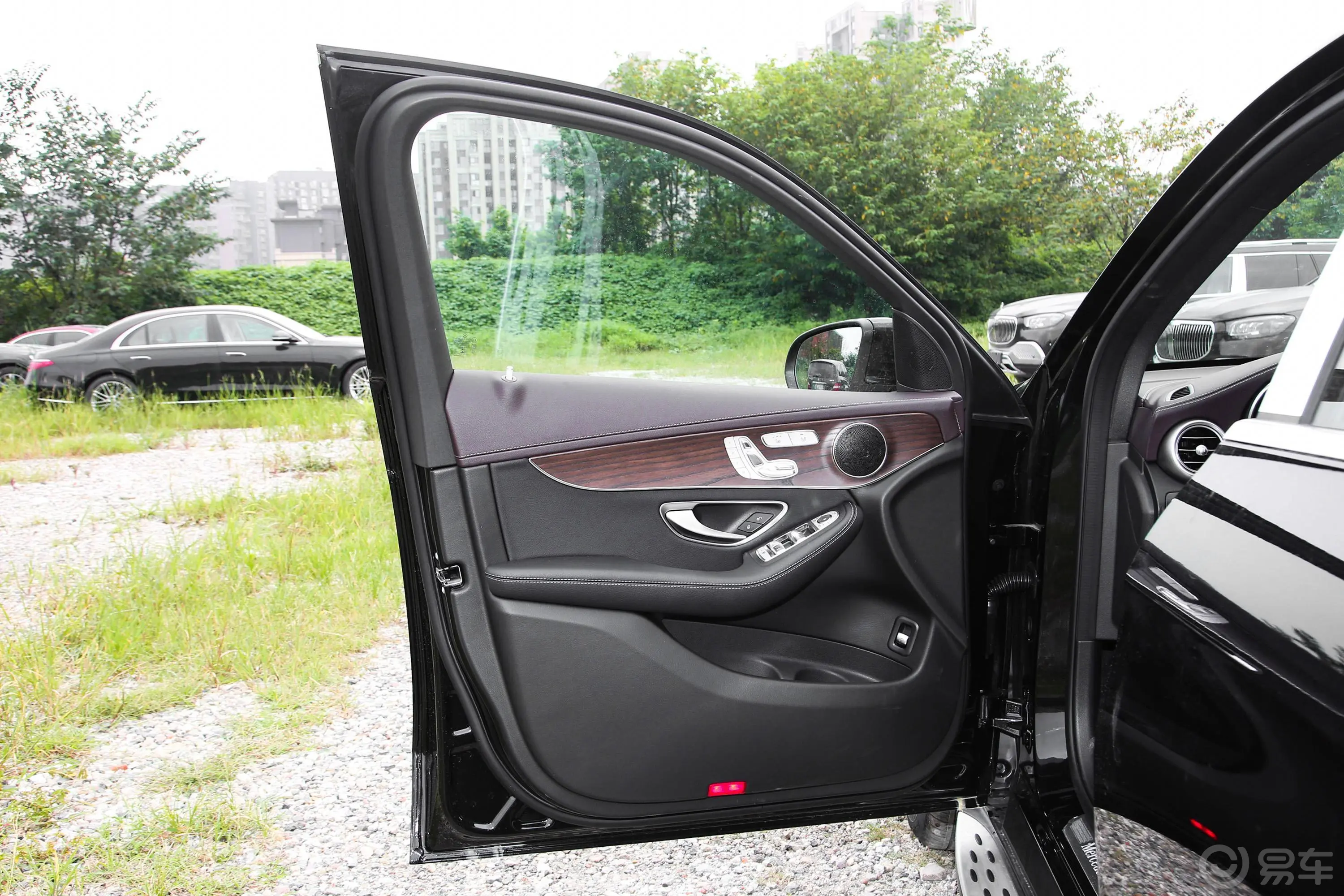 奔驰GLC改款 GLC 300 L 4MATIC 动感型臻藏版驾驶员侧前车门