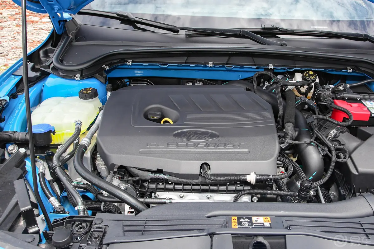 福克斯三厢 EcoBoost180 S版发动机特写