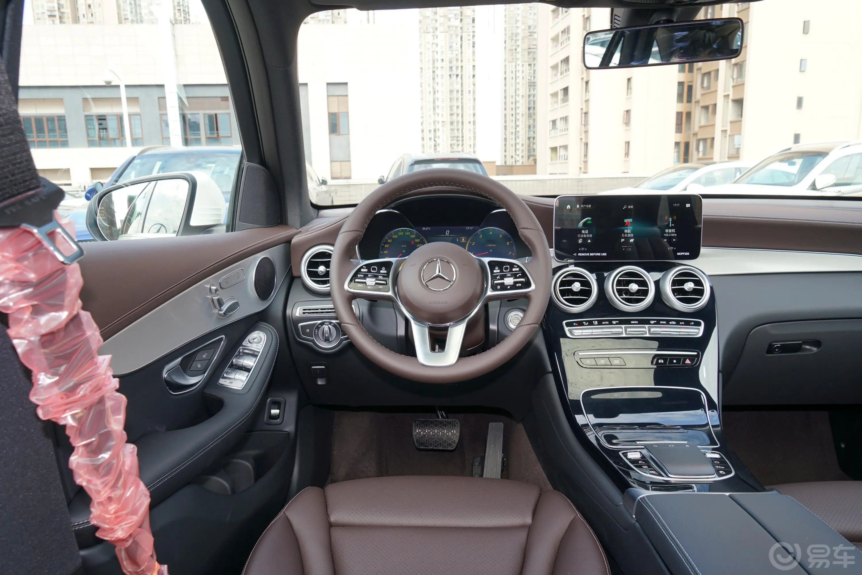 奔驰GLC改款三 GLC 260 L 4MATIC 动感型驾驶位区域