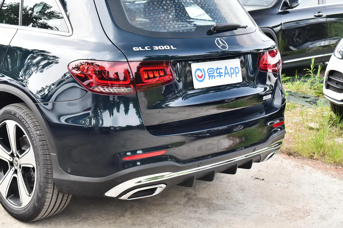 奔驰GLC改款 GLC 300 L 4MATIC 动感型臻藏版车后雷达