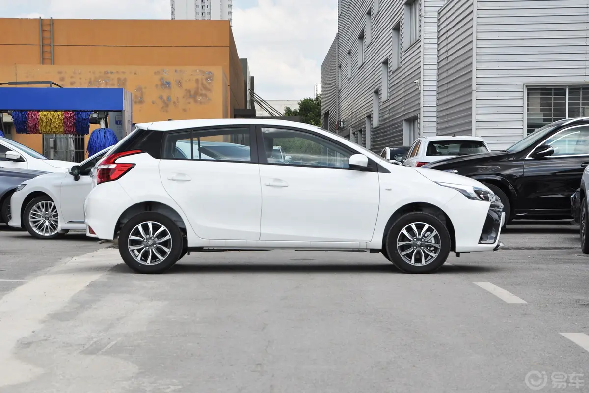 YARiS L 致炫1.5L CVT 豪华PLUS版正侧车头向右水平