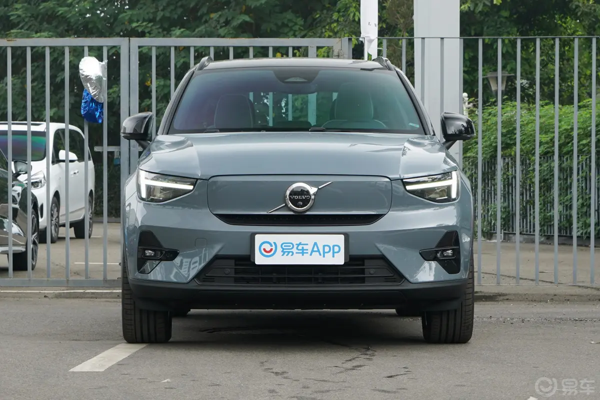 沃尔沃XC40新能源529km 两驱长续航版PRO正前水平