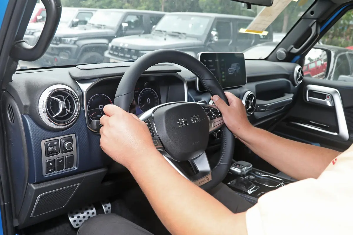 北京越野BJ40刀锋英雄版 2.0T 自动四驱侠客版 柴油主驾驶位