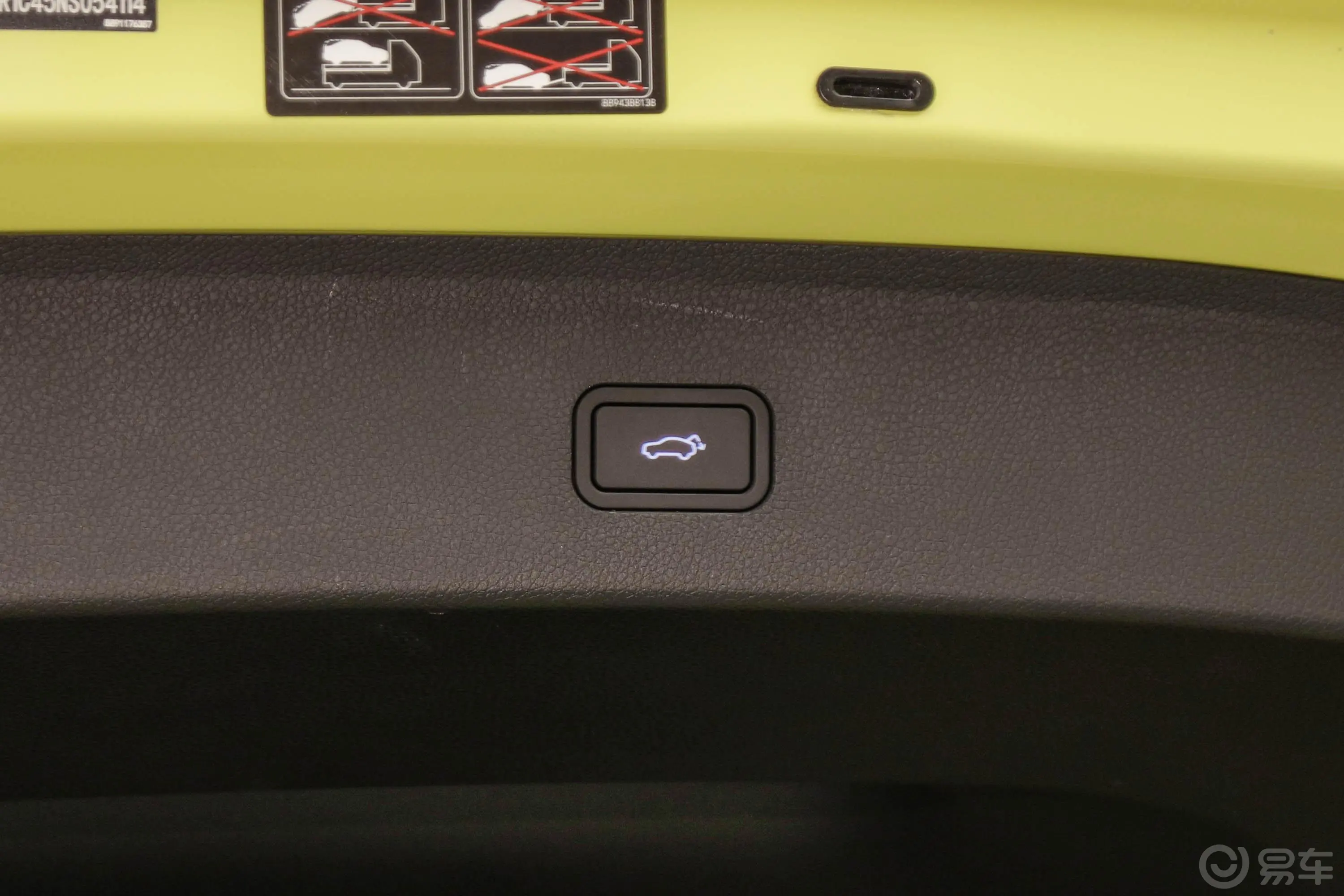 smart精灵#1560km 后驱Premium版电动尾门按键（手动扶手）
