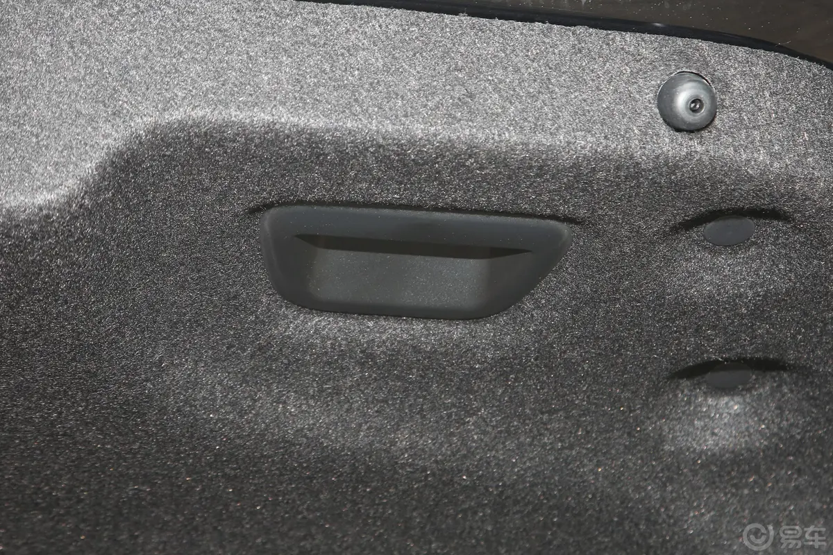 沃尔沃S90B5 智逸豪华版电动尾门按键（手动扶手）