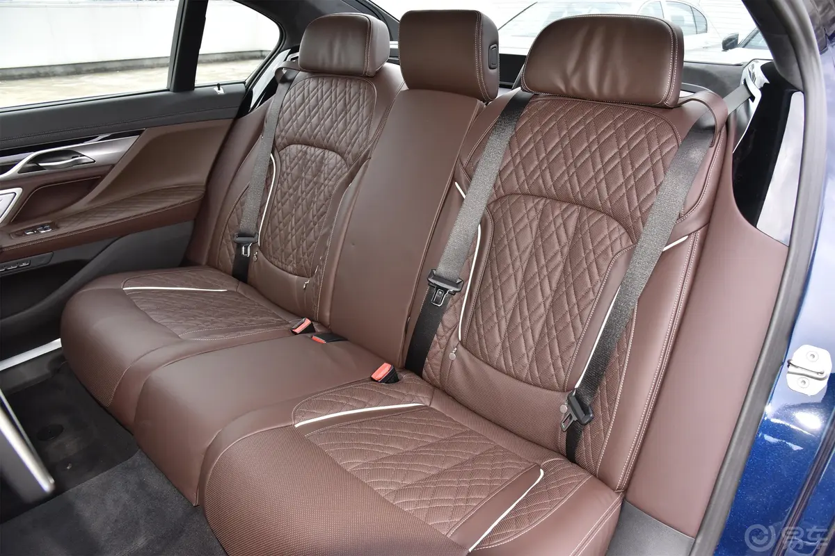 宝马7系740Li xDrive 行政型 豪华套装后排座椅