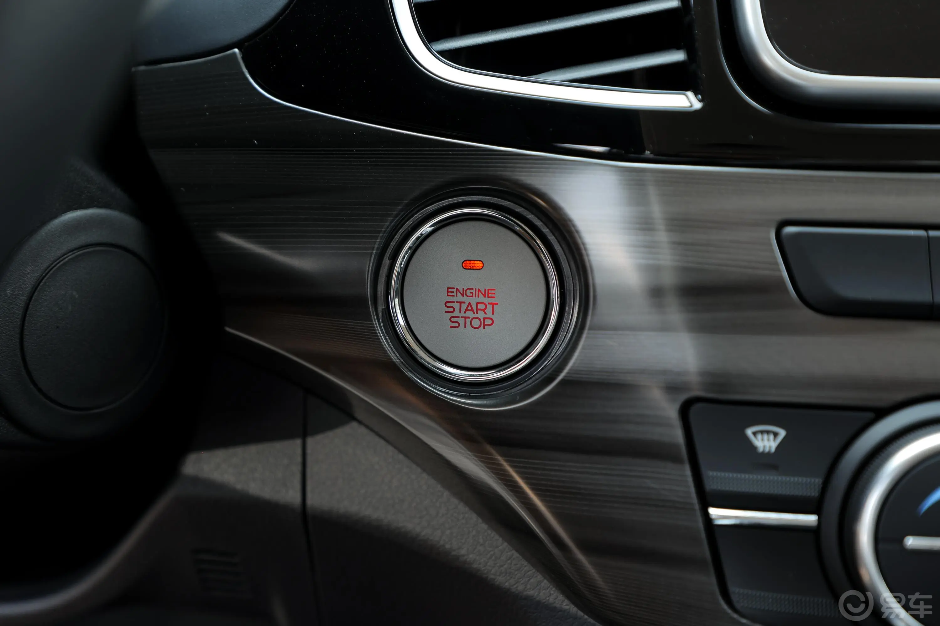 铃拓2.0T 自动 两驱 领耀版 汽油钥匙孔或一键启动按键
