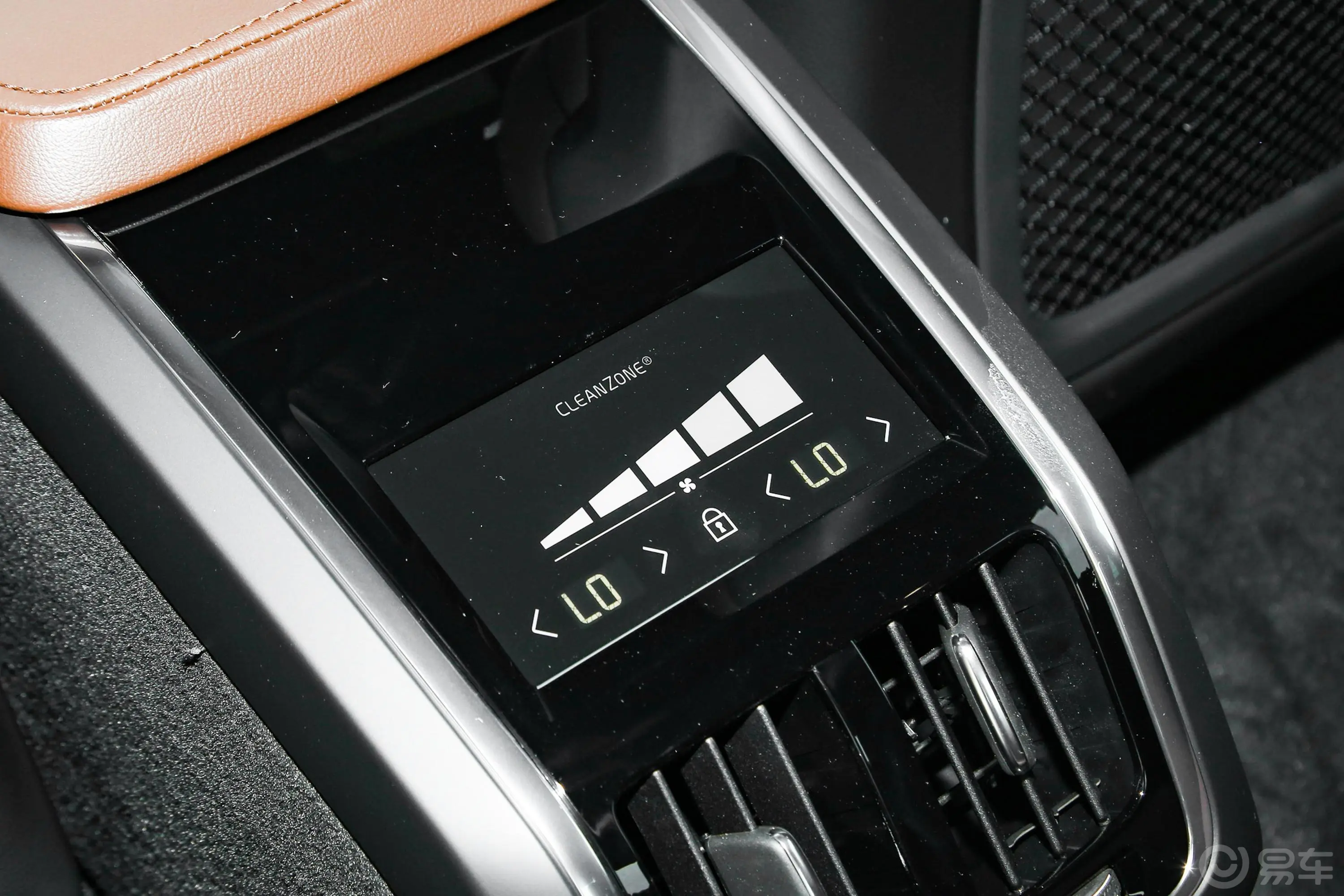 沃尔沃S90B5 智远豪华版后排空调控制键