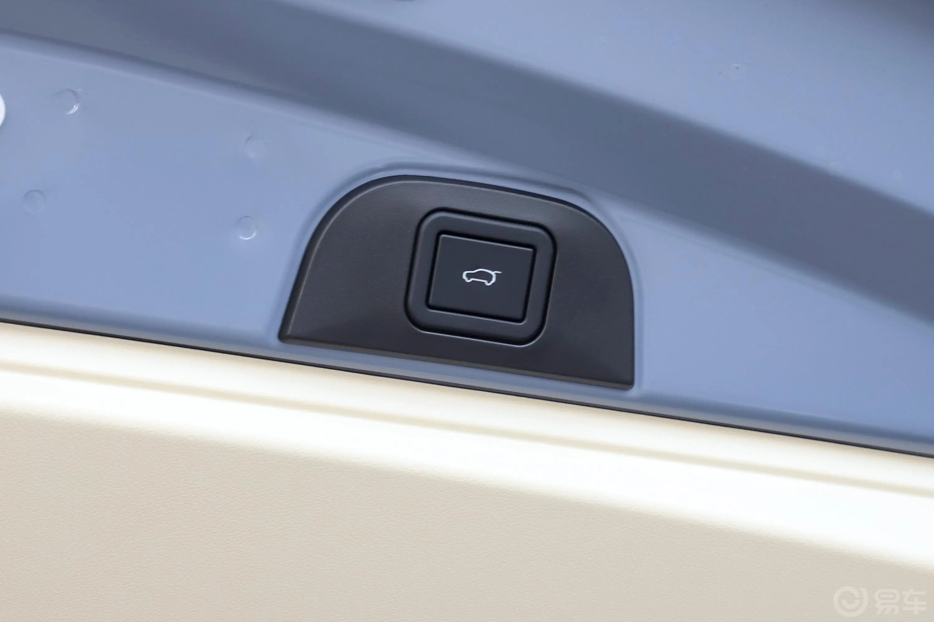 欧拉好猫GT木兰版 401km 标准续航 标准版电动尾门按键（手动扶手）