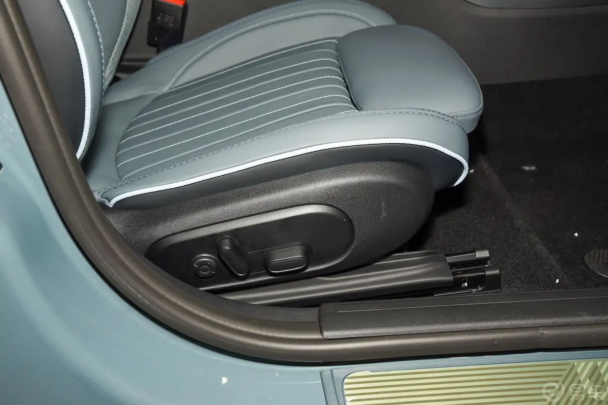 MINI CLUBMAN2.0T COOPER S 自在特别版副驾座椅调节