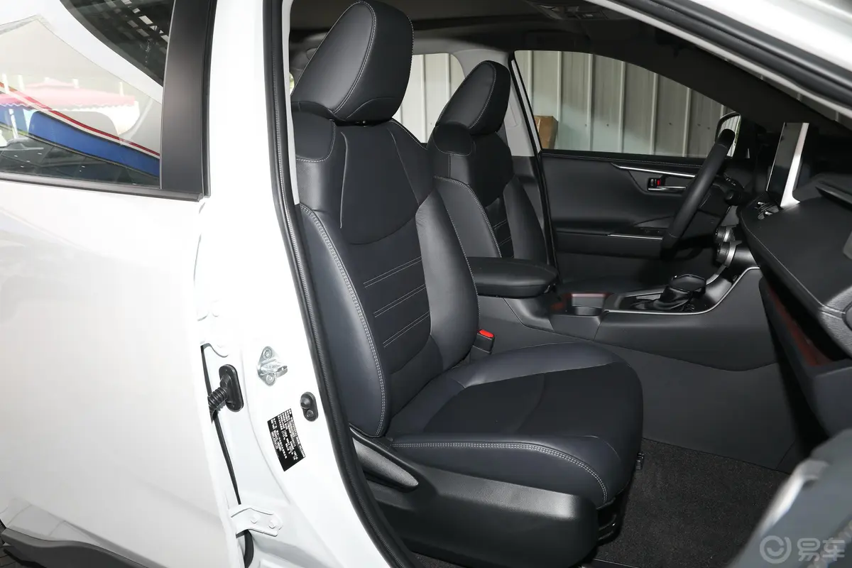 RAV4荣放2.0L CVT两驱尊贵版副驾驶座椅