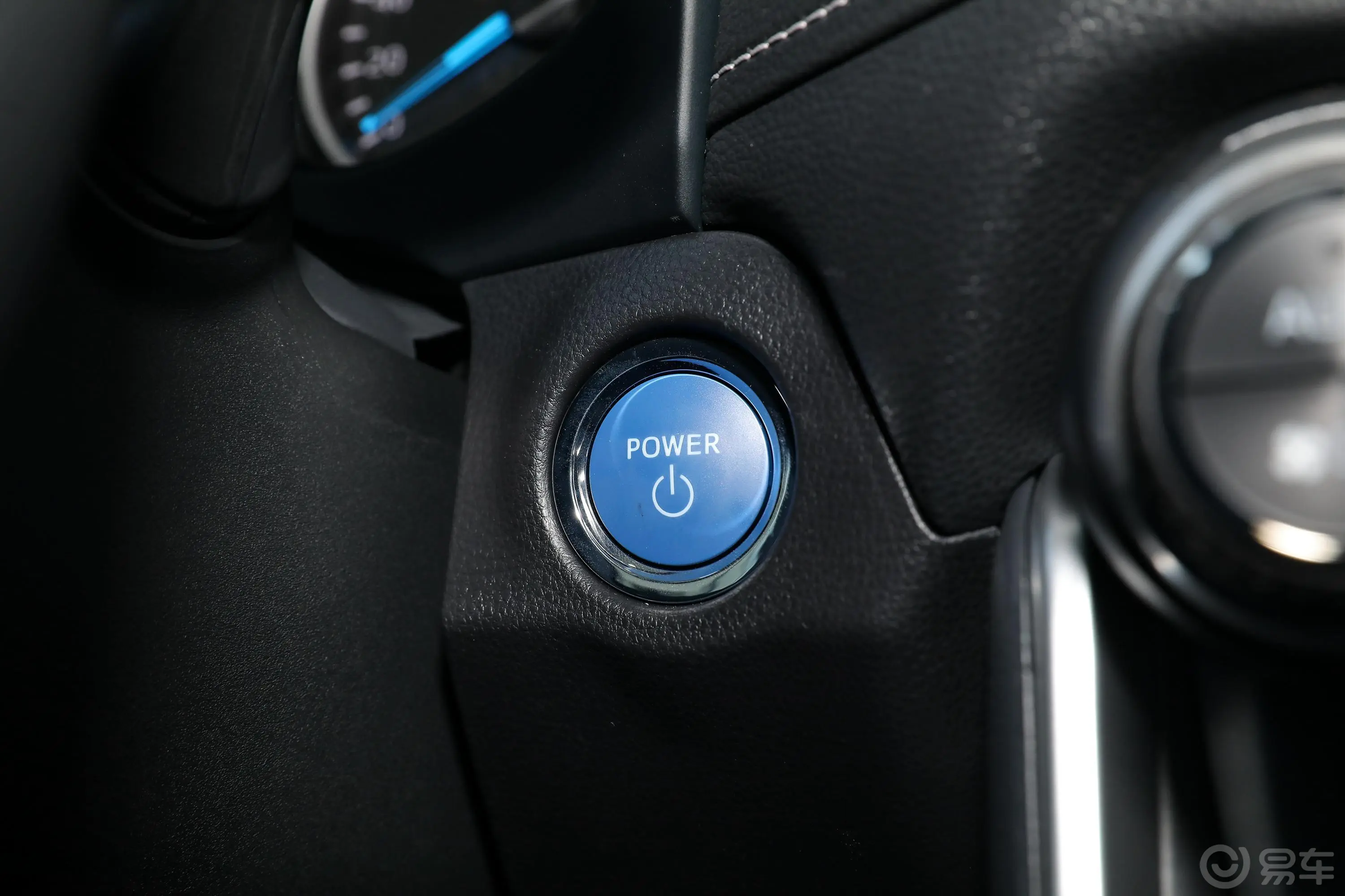威兰达双擎 2.5L 两驱都市版钥匙孔或一键启动按键