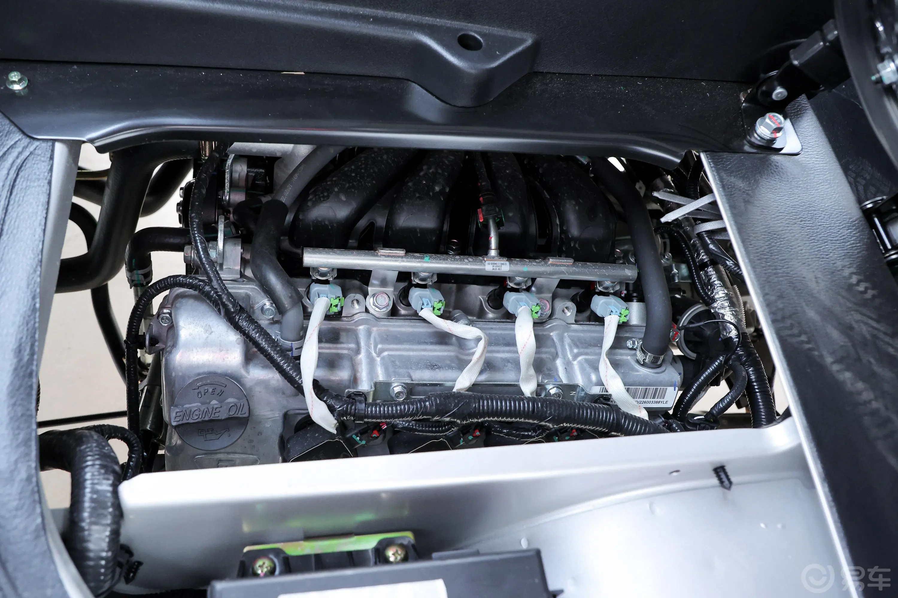 跨越王X5东安1.6L 122马力 2.85米栏板 双排 后双轮 PLUS 标准版 汽油 国Ⅵ发动机特写