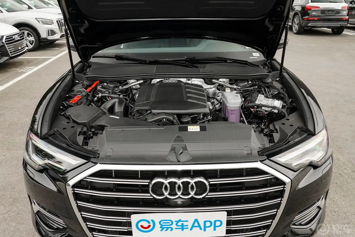 奥迪A6L45 TFSI 臻选致雅型发动机舱整体