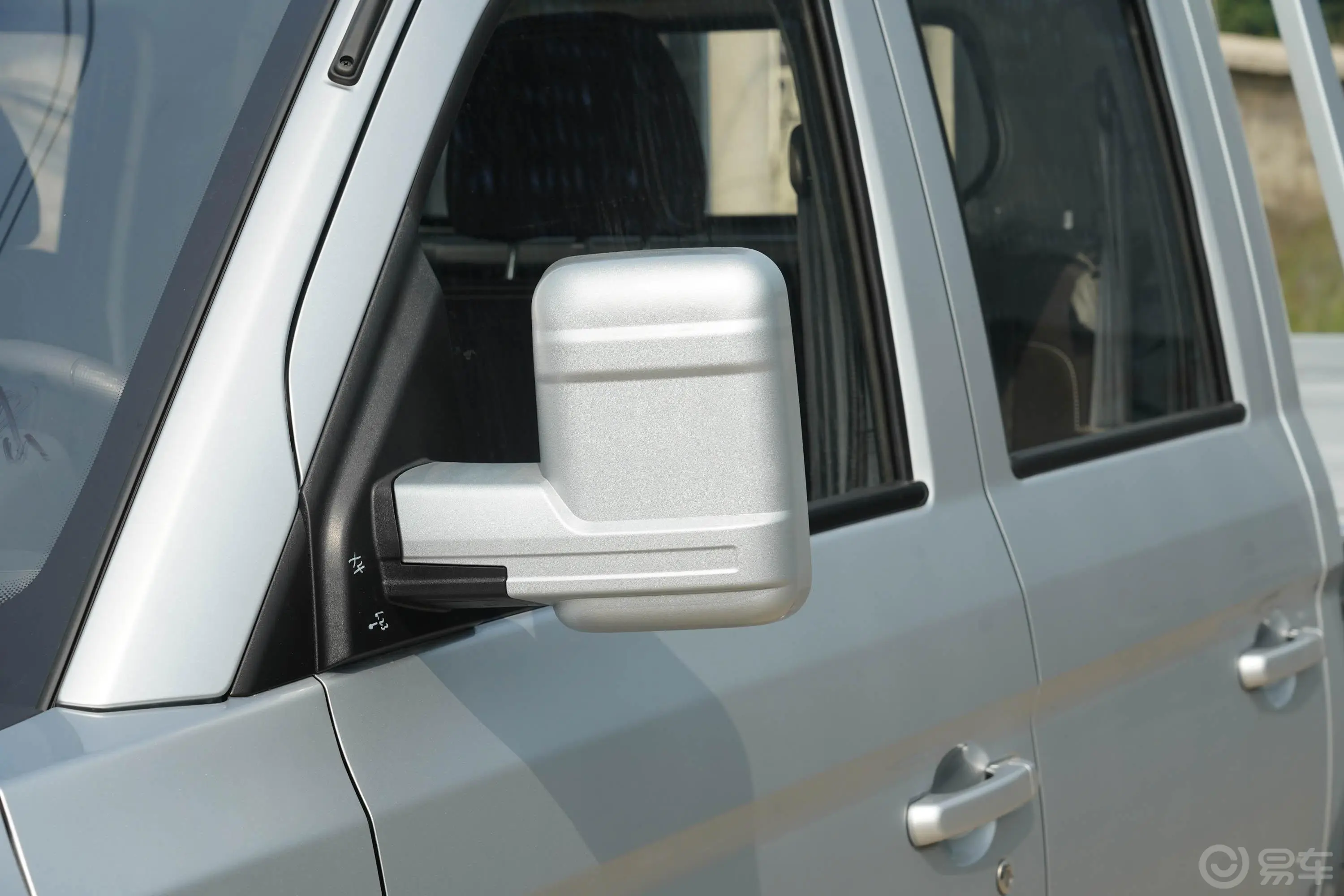 神骐PLUS1.8L 手动 双排 舒适空调版主驾驶后视镜背面