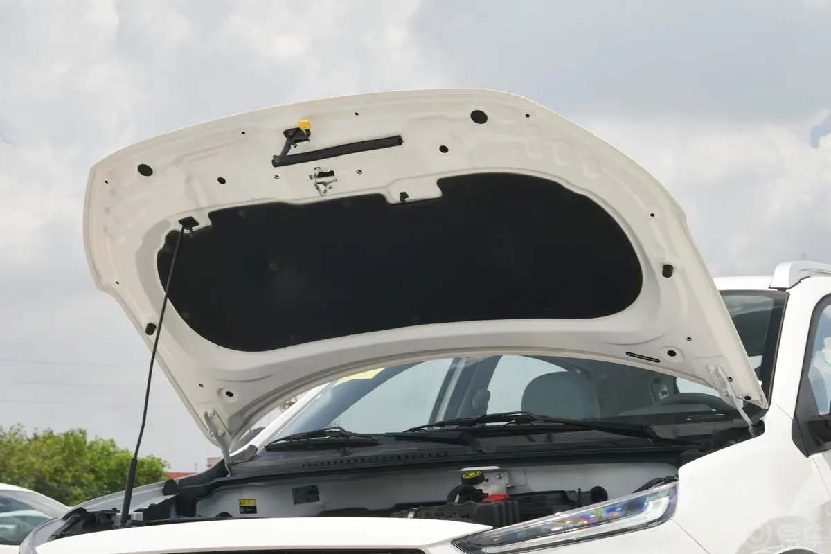 瑞虎3xPLUS 1.5L 手动 时尚版发动机舱盖内侧