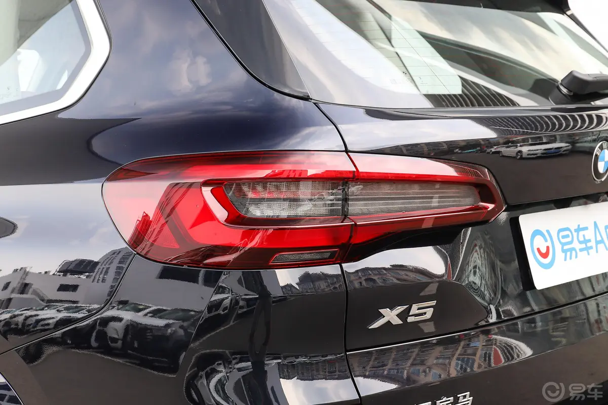 宝马X5改款 xDrive30Li M运动套装外观灯组